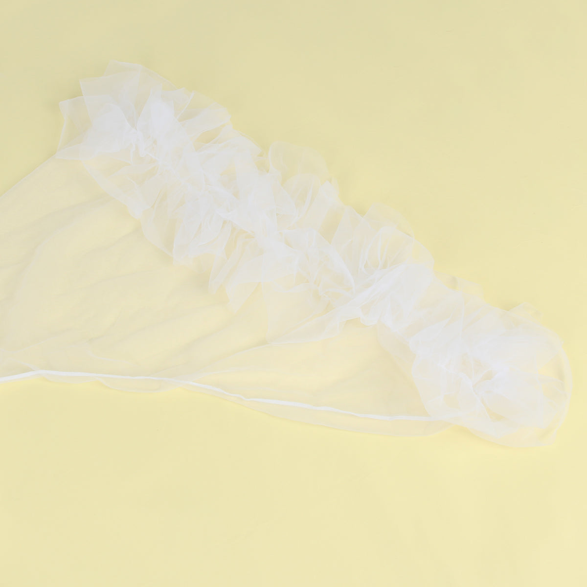 Robe longue blanche et sexy à manches trompette à volants avec ceinture