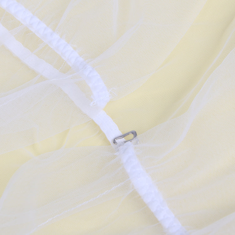 Robe longue blanche et sexy à manches trompette à volants avec ceinture