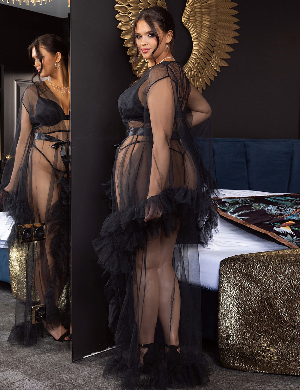 Robe longue blanche et sexy à manches trompette à volants avec ceinture