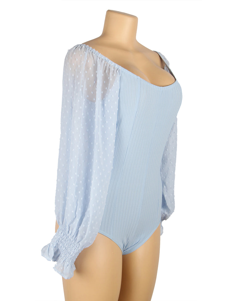 Body bleu ciel à manches bouffantes en tulle à pois - Décolleté carré et coupe ajustée