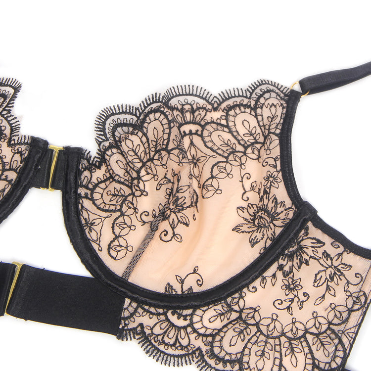 Ensemble Lingerie Sexy Dentelle - Soutien-Gorge, Porte-Jarretelles et Culotte