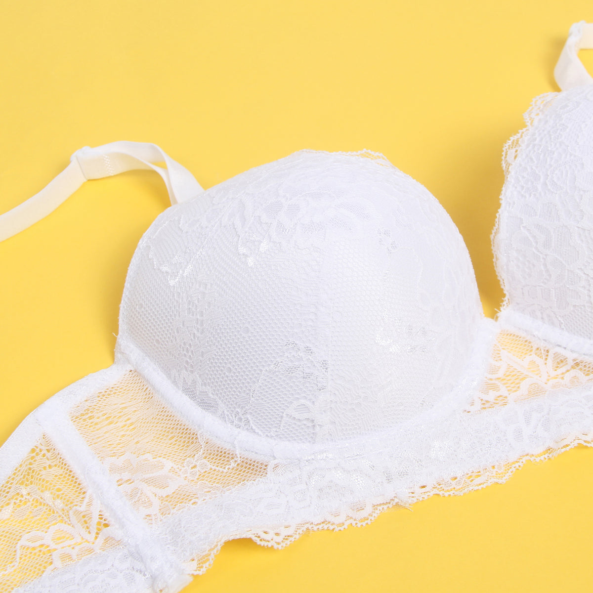 Soutien-gorge en dentelle blanche intemporelle