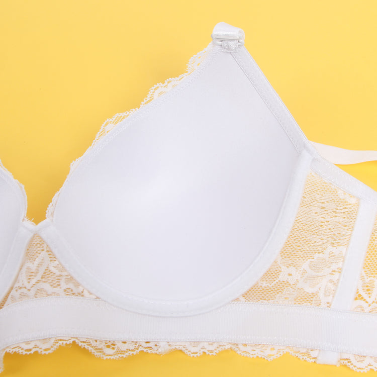 Soutien-gorge en dentelle blanche intemporelle