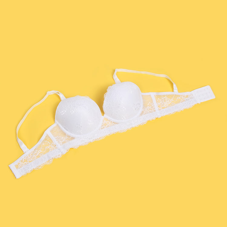 Soutien-gorge en dentelle blanche intemporelle