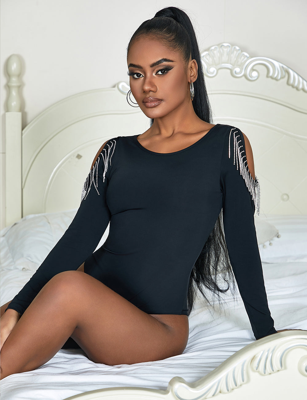 Body noir-manches longues ouvertures epaules chainettes glamour